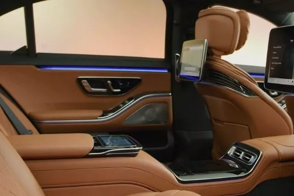 Selection and amendment of navigation destinations is possible from the rear seats Interior view of the S-Class