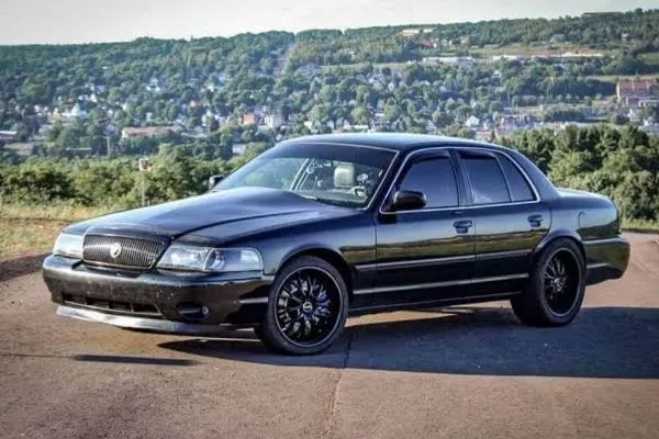 mercury-marauder-on-the-road