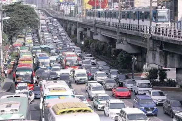 Heavy traffic jam along EDSA