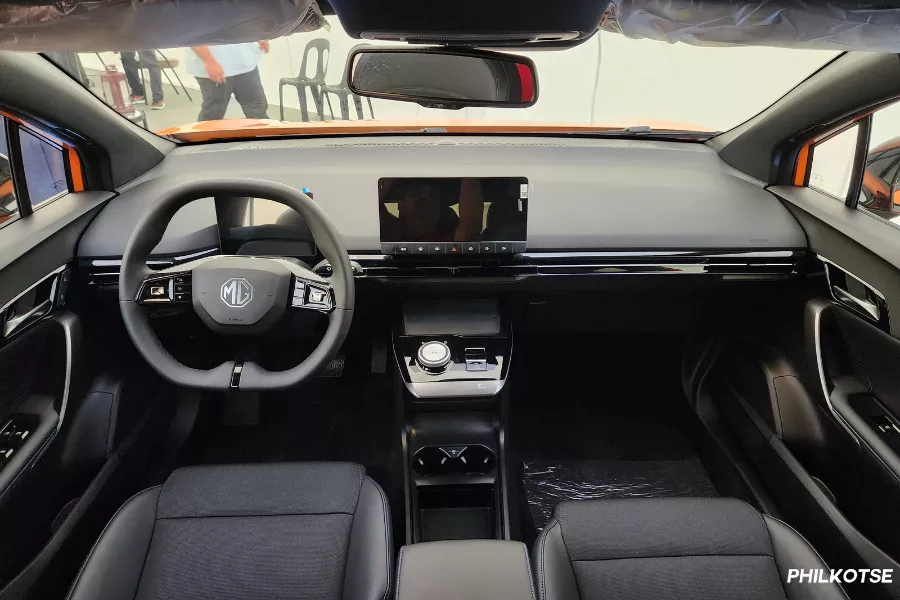 MG 4's cockpit MG 4's cockpit