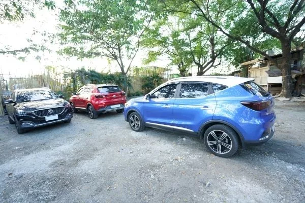 Several MG ZS vehicles parked at the event.