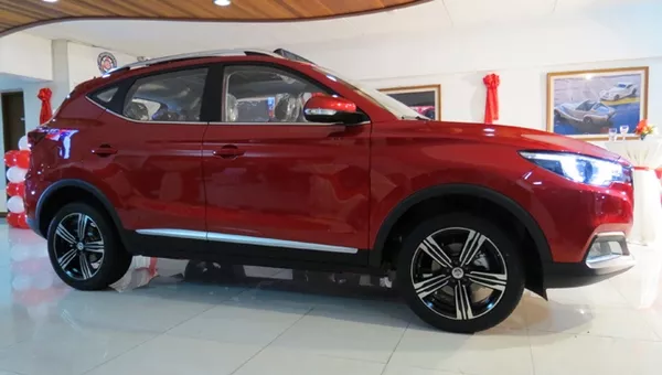 MG ZS 2018 side view