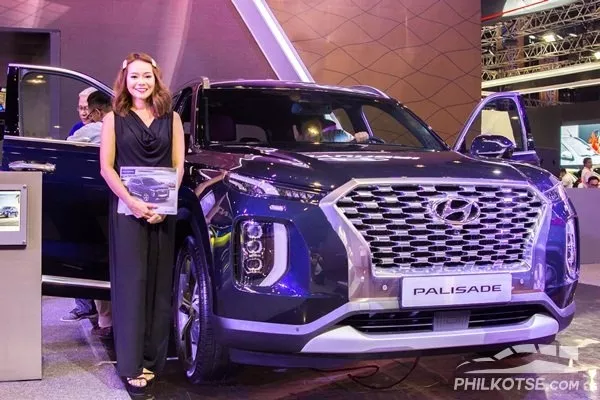 A Palisade at an auto show