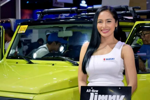 MIAS 2019 car show girls