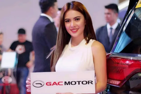 Car show girls at MIAS 2019 