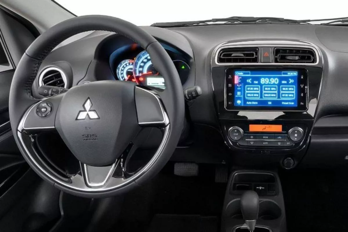 A picture of the interior of the old Mirage G4