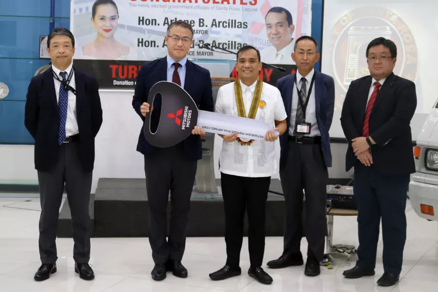 Mitsubishi PH turns over two units of the L300 to the Santa Rosa local government