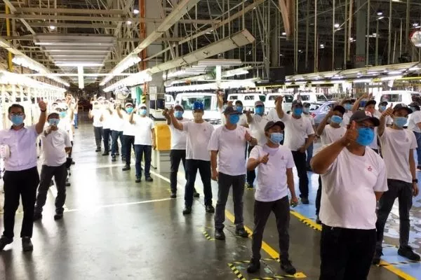 MMPC will soon be the first local auto manufacturer to export vehicles Workers from MMPC raising their thumbs