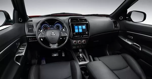 Inside, the car seems to get no changes Mitsubishi ASX 2020 dashboard area