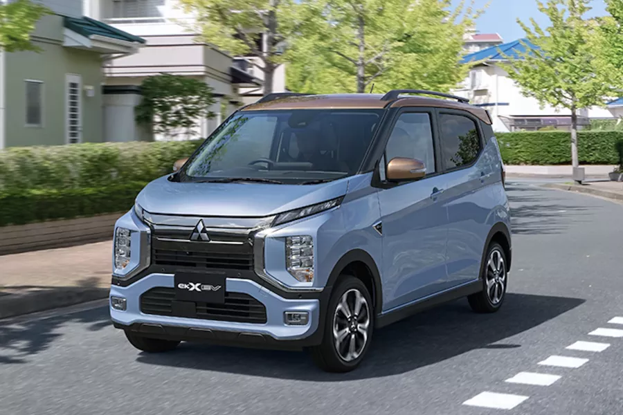 Mitsubishi eK X front view