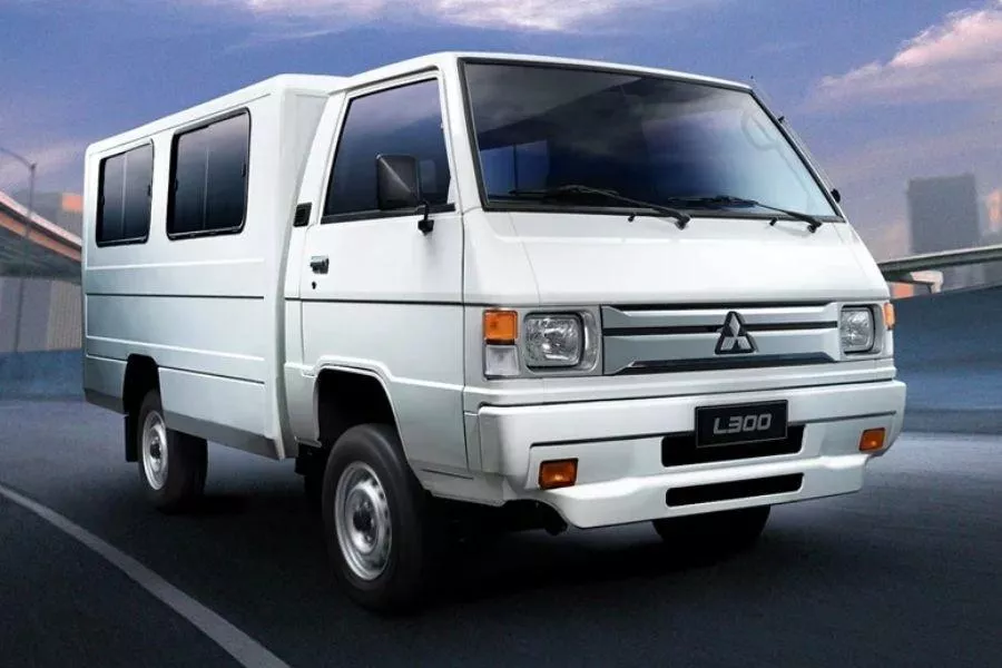 Mitsubishi L300 front shot