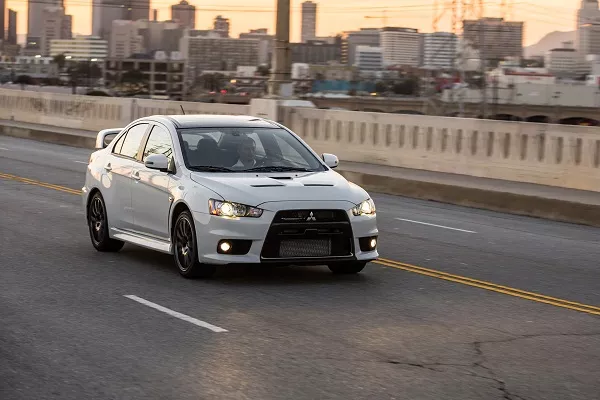 A picture of a white Mitsubishi Lancer Evolution X.