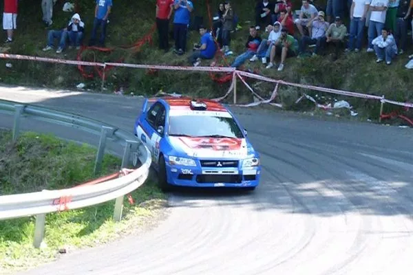 Here's a Mitsubishi Evo VII doing what it does best A Mitsubishi Evo VII taking a corner