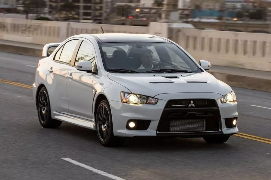 Mitsubishi Lancer Evolution front view