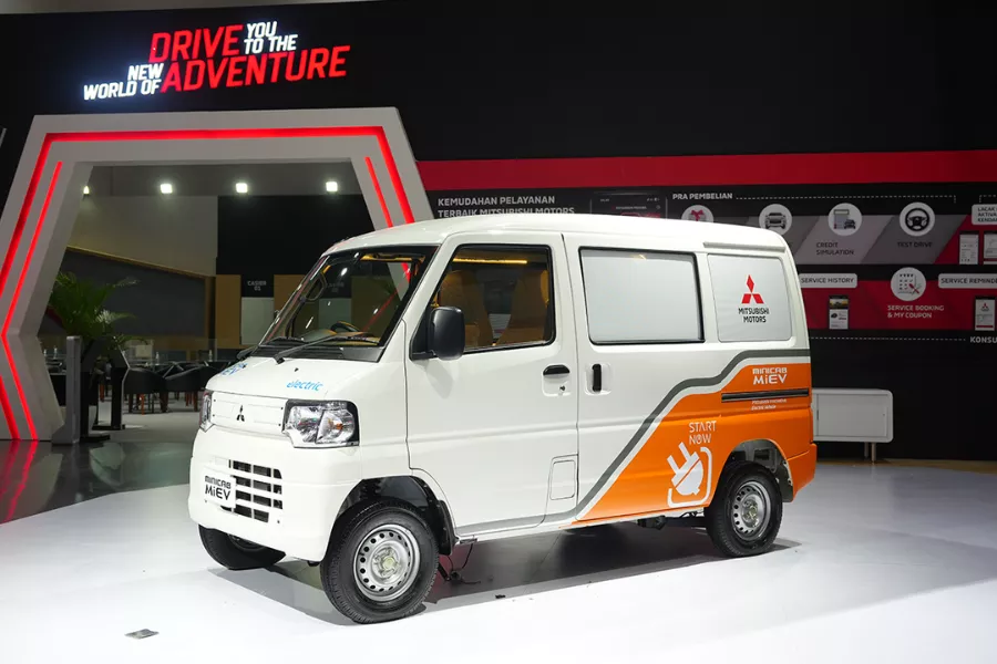 Mitsubishi Minicab-MiEV front view