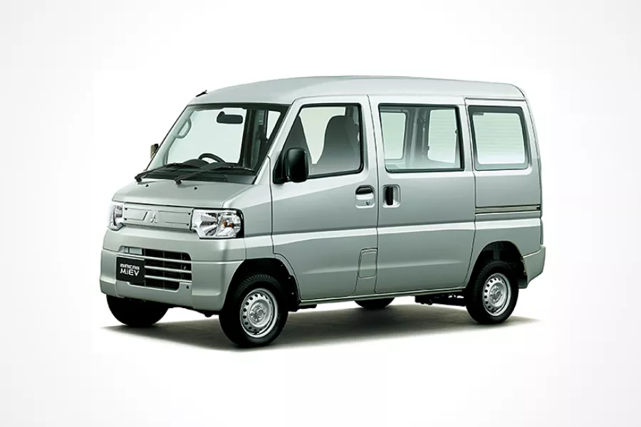 Mitsubishi Minicab-MiEV front view