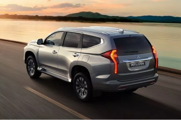 Mitsubishi Montero Sport rear view