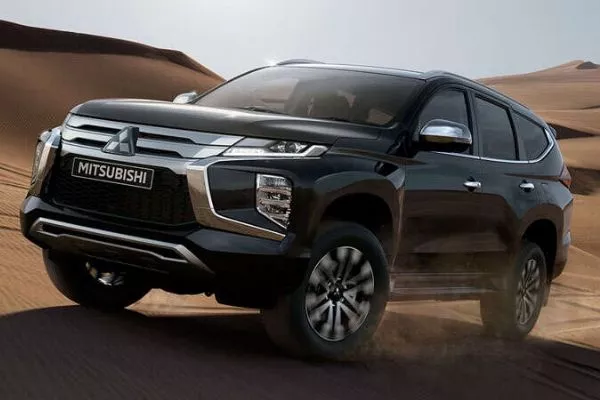 Mitsubishi Montero Sport going off-road