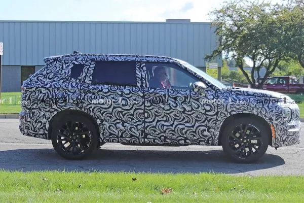 2021 Mitsubishi Outlander prototype