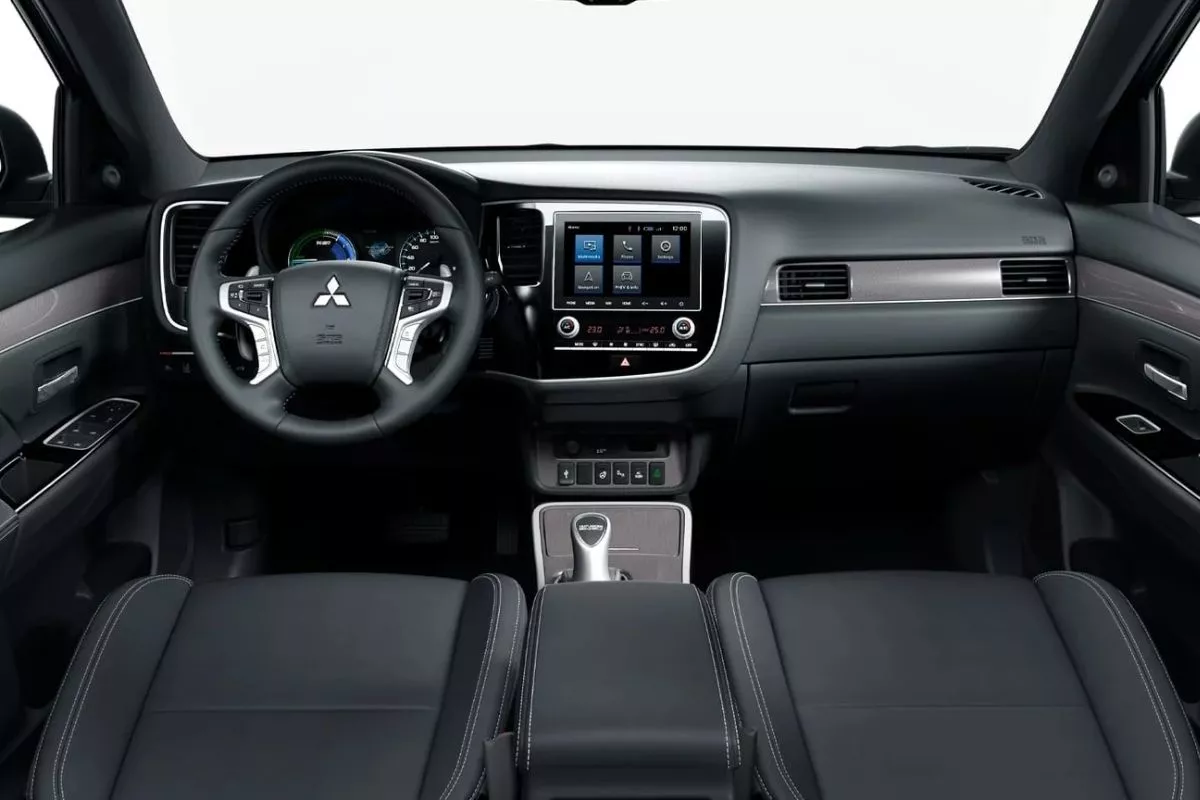 Mitsubishi Outlander interior view