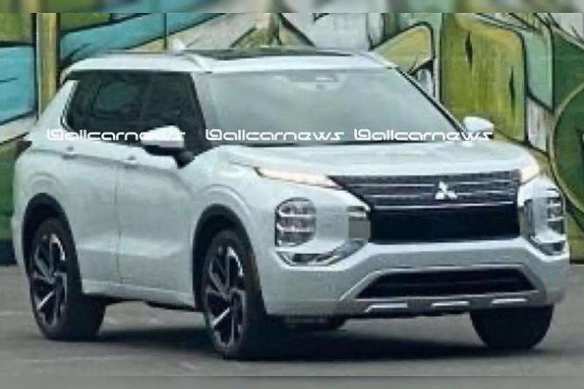 Fourth-gen Mitsubishi Outlander spy shot