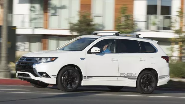 Mitsubishi Outlander 2019 on the road