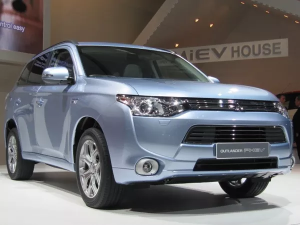 Angular front of the Mitsubishi Outlander