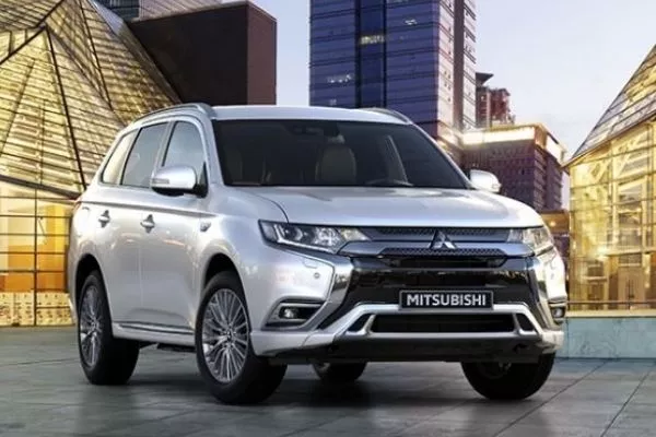 A picture of the 2020 Mitsubishi Outlander PHEV
