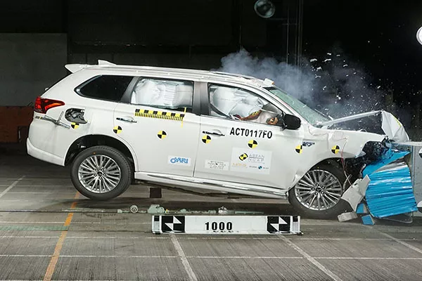 The Mitsubishi Outlander PHEV's frontal impact test