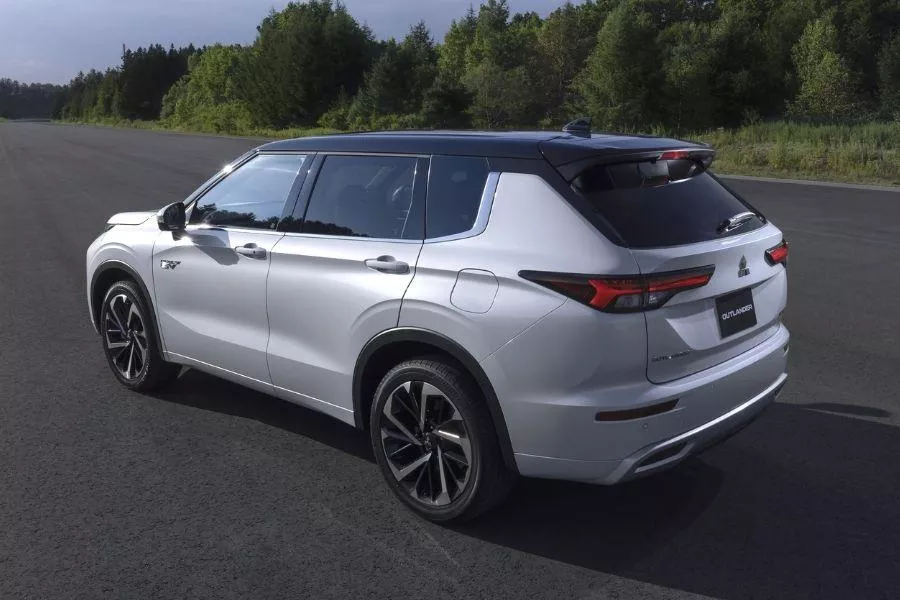 All-new Mitsubishi Outlander PHEV rear view