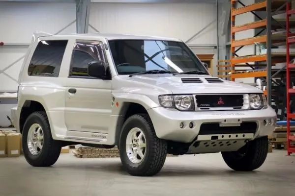 A picture of the Mitsubishi Pajero Evolution in a garage.