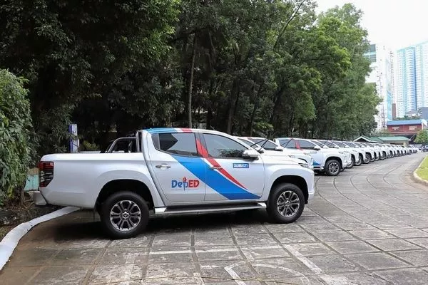 Mitsubishi Strada Side View