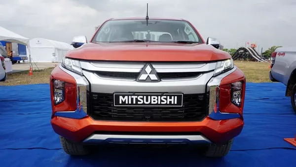 Mitsubishi Strada 2019 front view