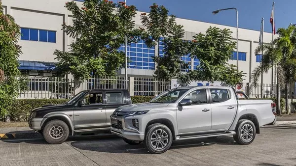 Mitsubishi Strada 2019 side view