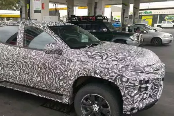 Mitsubishi Triton 2018 facelift spy shot