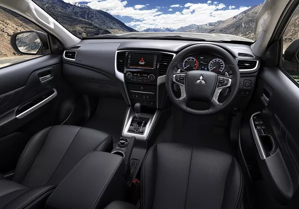 mitsubishi triton absolute_interior