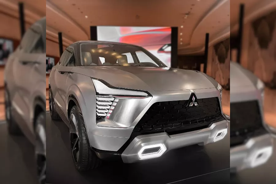 Mitsubishi XFC Concept front view