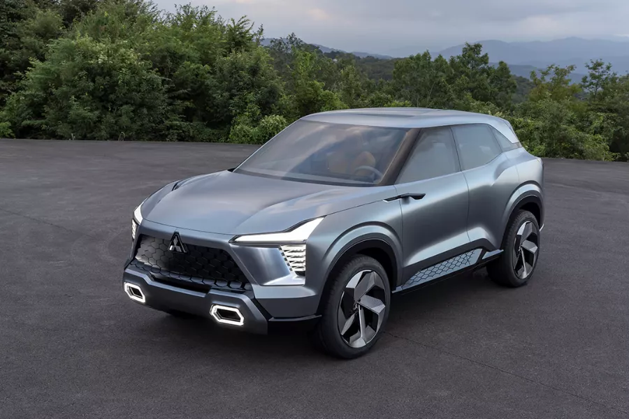 Mitsubishi XFC Concept front view