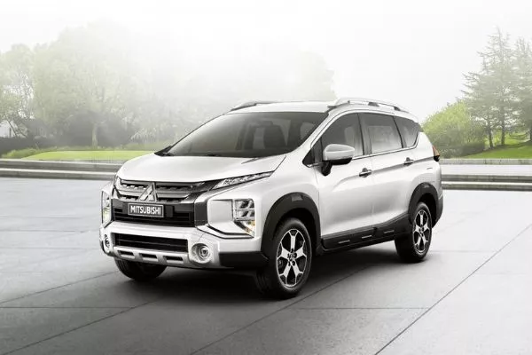 A picture of the Mitsubishi Xpander Cross parked in the park