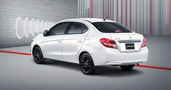 To top it all off, all set of wheels are gloss-black finished Mitsubishi Mirage G4 2019 angular rear
