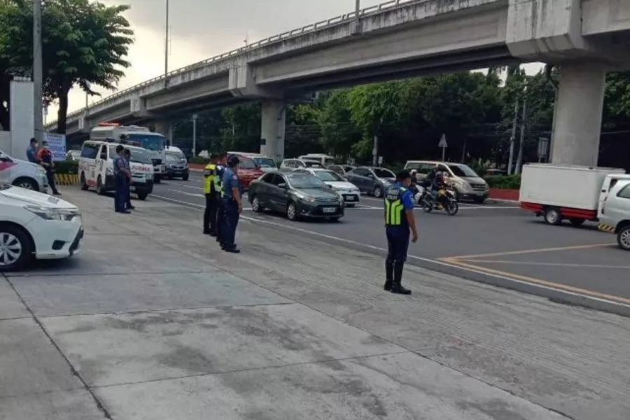 A picture of MMDA enforcers and PNP officers monitoring the road.