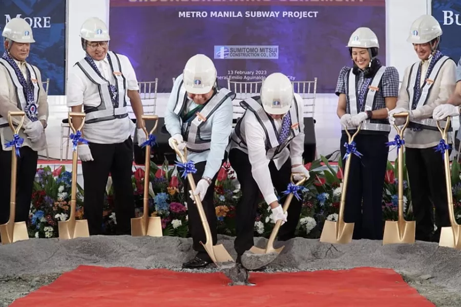 A picture of government officials and executives at the groundbreaking of MMSP Contract Package 103