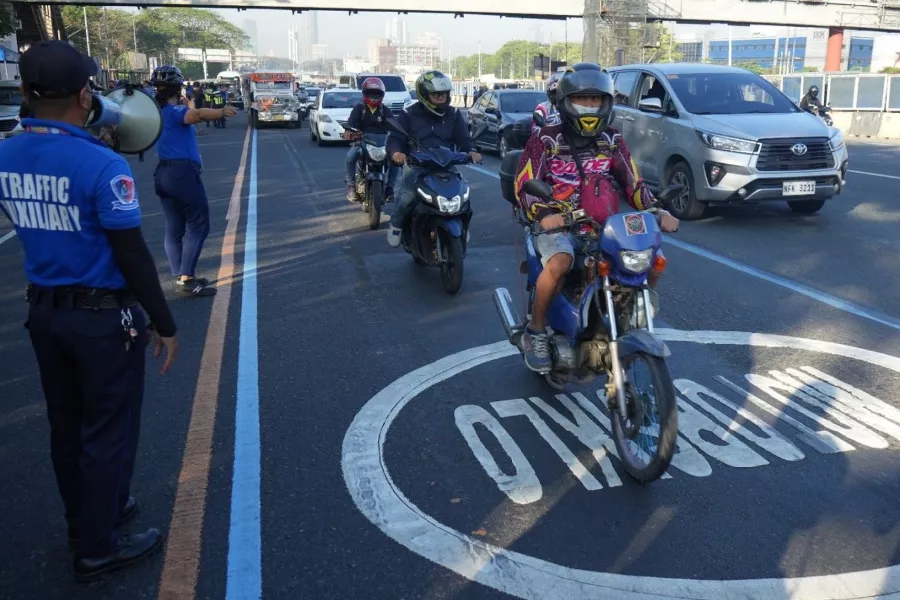 A picture of the motorcycle lane on Commonwealth Ave.