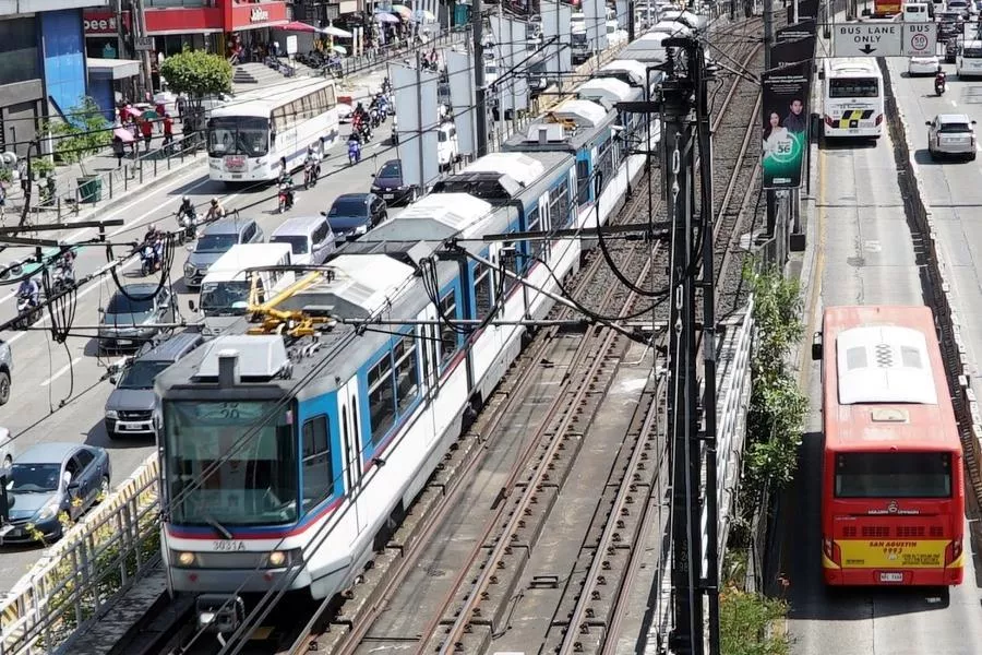 MRT-3 train