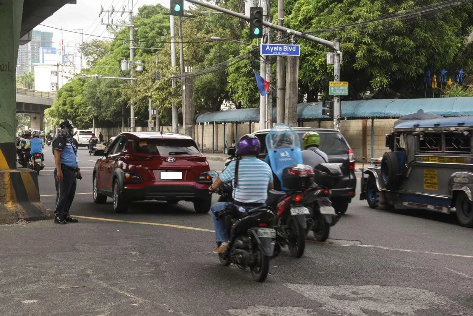 Manila traffic with enforcer