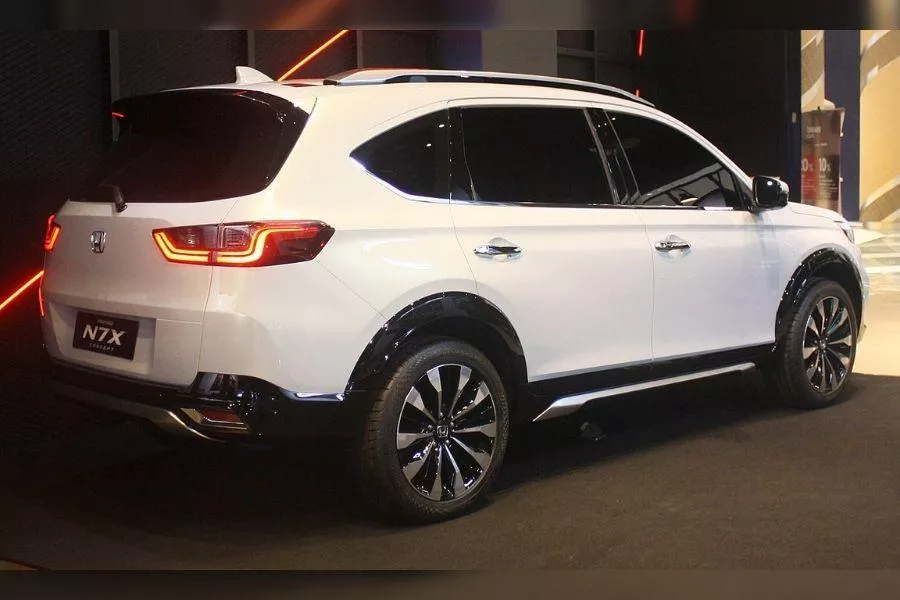 A picture of the rear of the Honda N7X