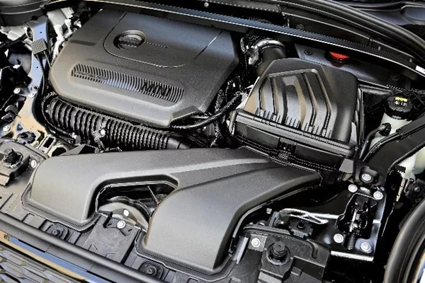 The new 2.0 litre engine with MINI TwinPower Turbo technology MINI TwinPower Turbo engine bay