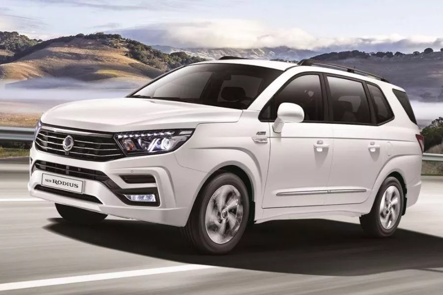 A picture of the SsangYong Rodius on a road