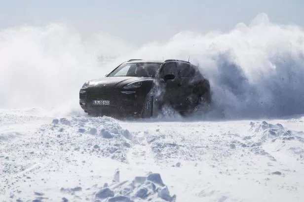 2018 Porsche Cayenne on ice and snow