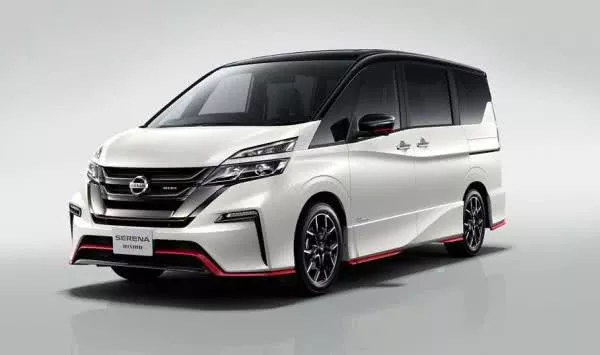 A white Nissan Serena Nismo 2018 angular front view